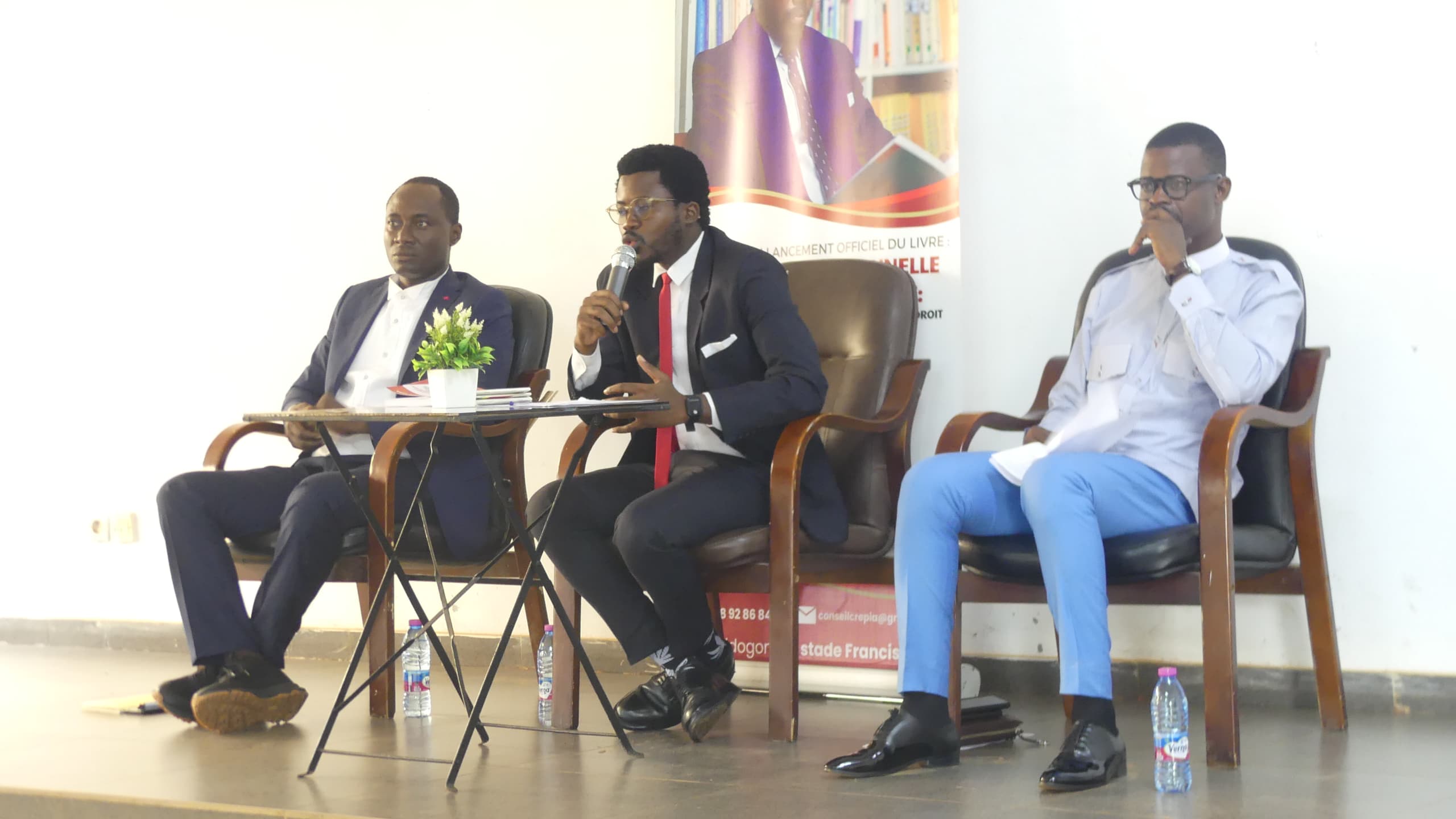 Comprendre et consolider l’État de droit au Togo : Ouro Sama Ashraf dédicace son ouvrage sur la Cour constitutionnelle