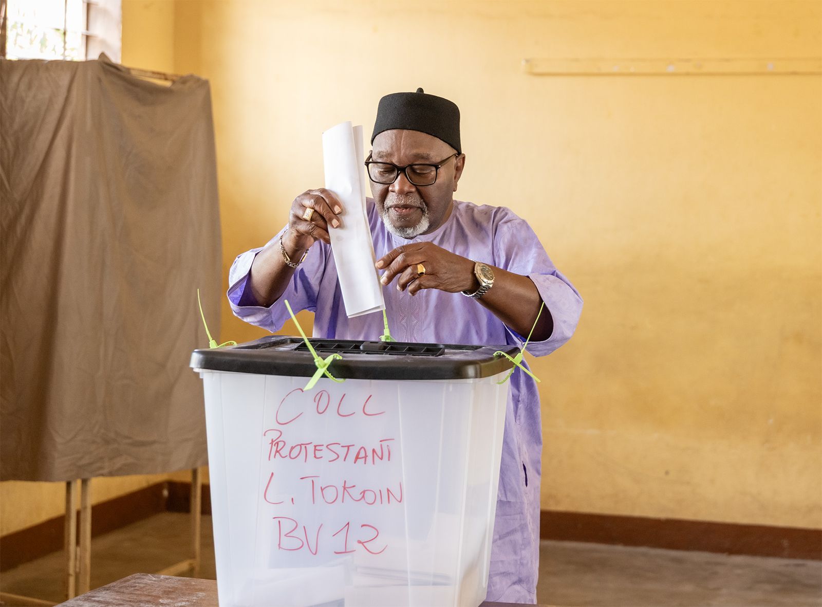 Le Président Savi de Tové a vote au Collège Protestant Lomé-Tokoin