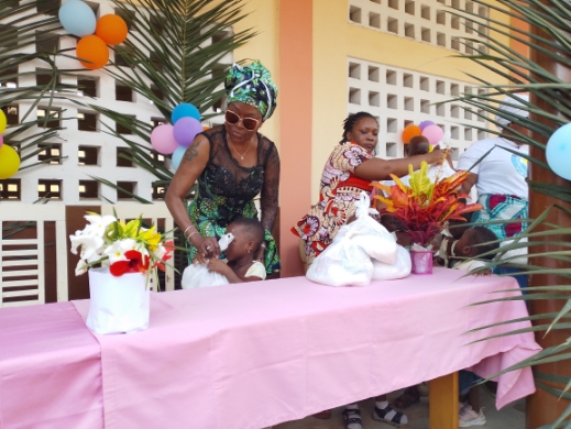 Afia Mala, une Diva au Grand Cœur célèbre les enfants pour les fêtes de fin d’année