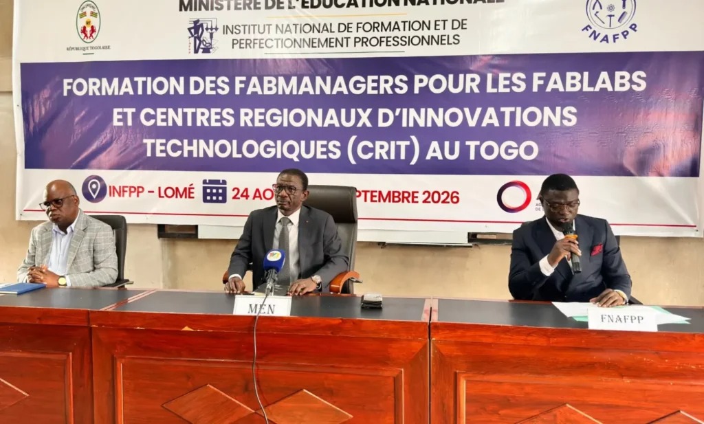 101 Fabmanagers pour transformer les sciences scolaires au Togo