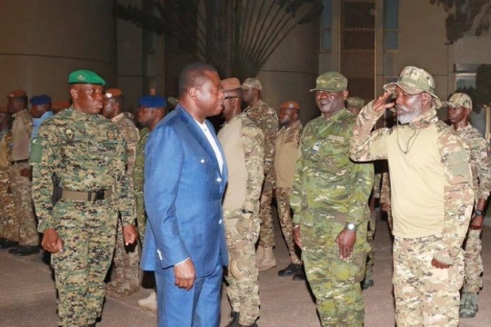 Les 46 militaires ivoiriens libérés disent merci au Médiateur Faure Gnassingbé