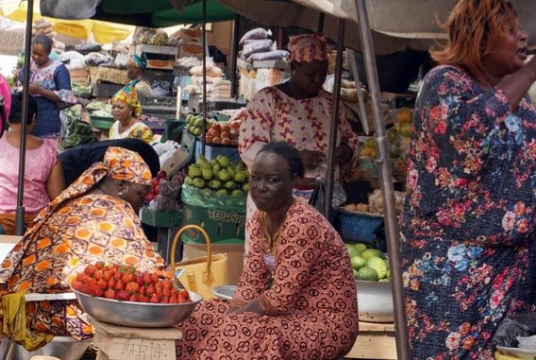 La population togolaise est de 8 095 498 habitants dont 3 944 510 hommes et 4 150 988 femmes : Entre 2010 et 2022, la population togolaise s'est accrue en moyenne de 2,3% par année