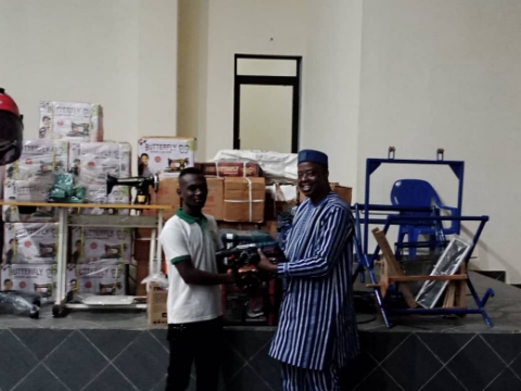 Promotion de l'Artisanat : Les ministres Kokou Eke Hodin et Myriam Dossou D'Almeida offrent des Kits de travail à  63 volontaires d'engagement citoyens artisans